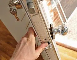 Golden Locksmith Services St Louis, MO 314-513-0039 - 7-Lock-Changing
